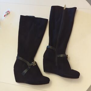 Elegant Black Wedge Boots